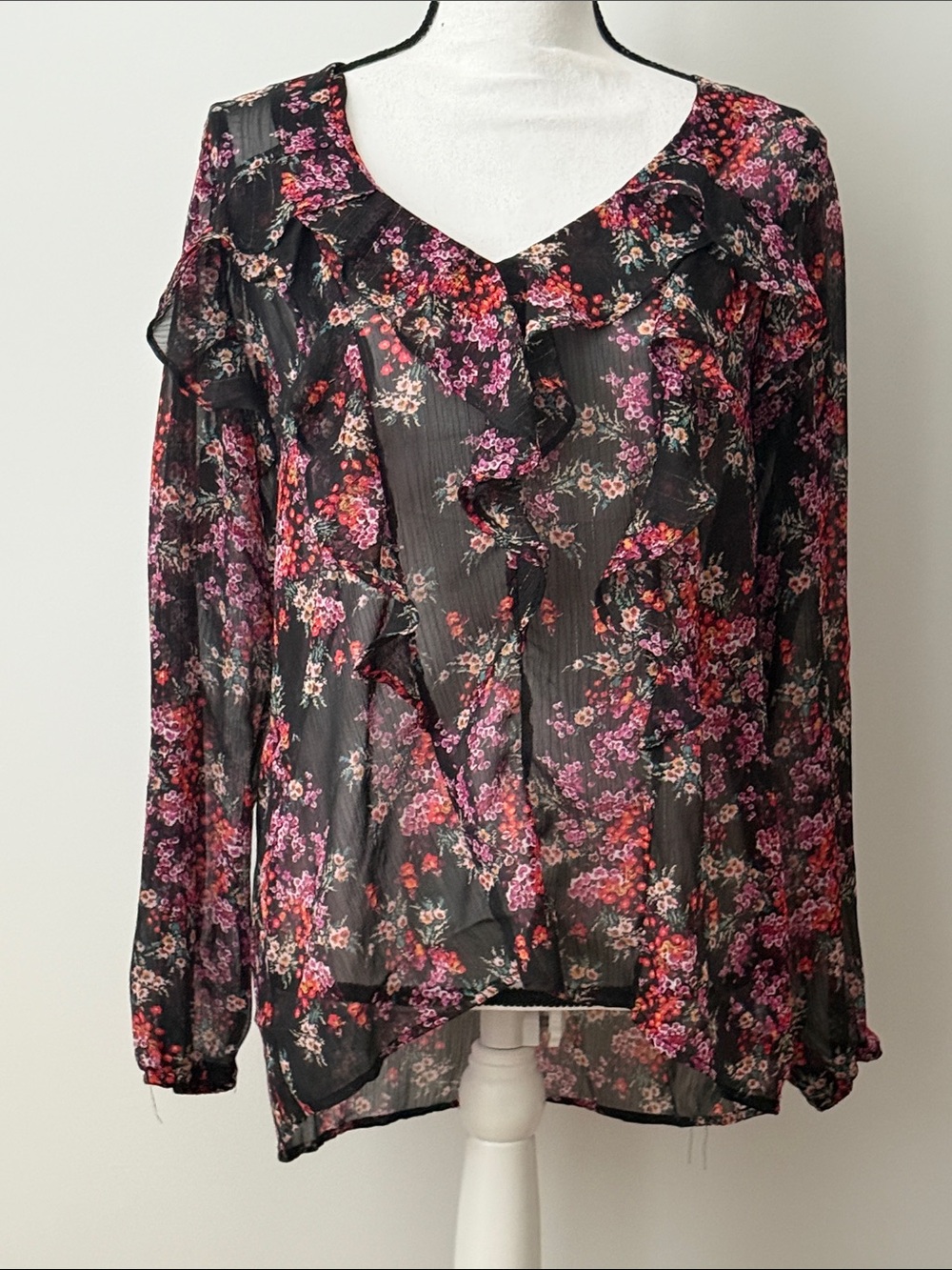 Relativity Floral Ruffle V-Neck Blouse - Black with Pink & Red Floral, Sz Medium